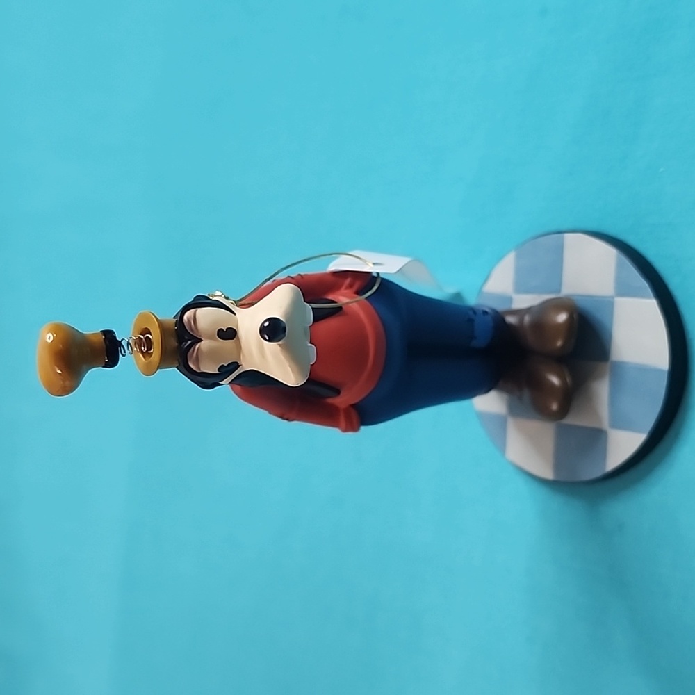 BNIB Disney Goofy Collectible Spring Hat Figurine
